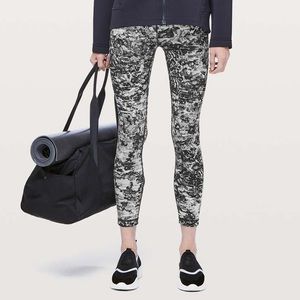 SOLD: lululemon Wunder Under High-Rise 7/8 Tight • Size 6 • Luxtreme